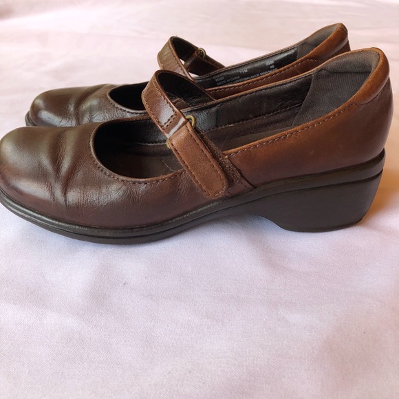 Clarins | Shoes | Clarks Artisan Brown Leather Mary Jane Wedge 75 M | Poshmark